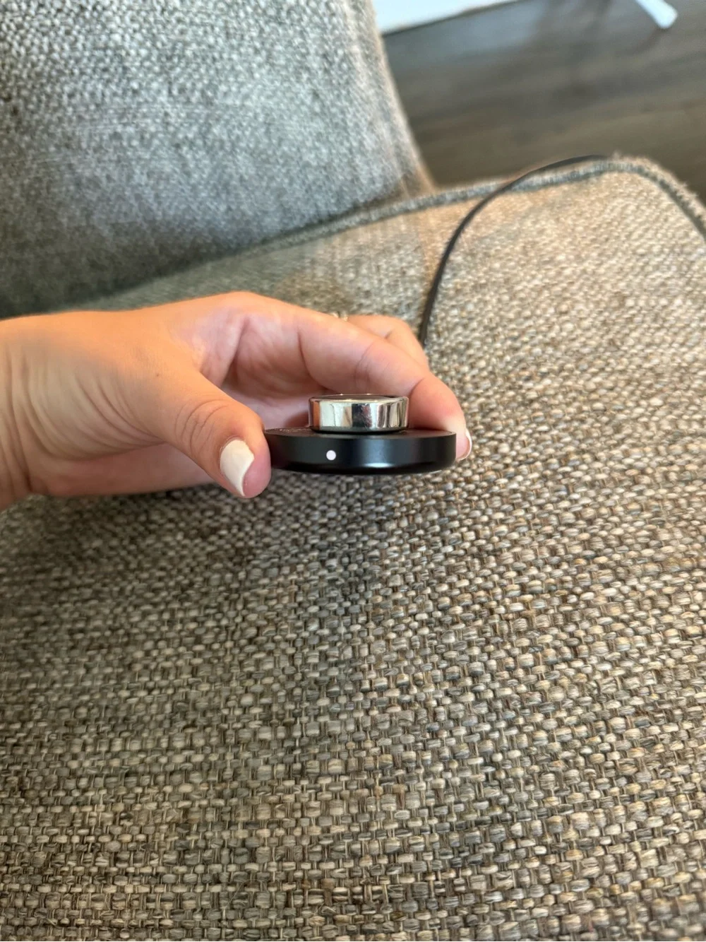 Oura Smart Ring in Polished Silver with Green & Red Sensor LEDs